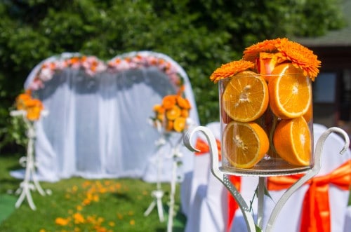 Oranžová svatební barva