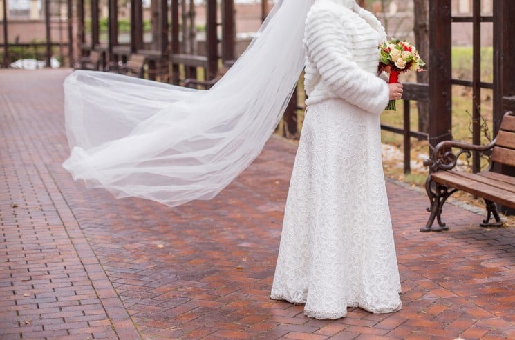 Jak vybrat svatební šaty - závoj až na zem