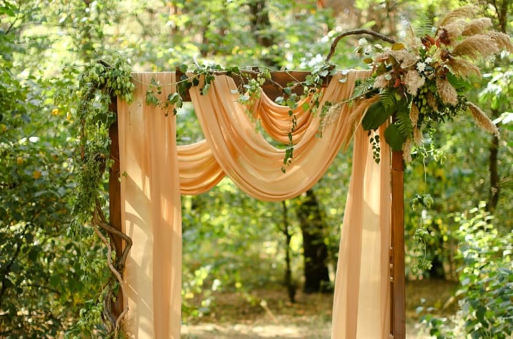 Svatba v lese: 13 tipů, jak naplánovat dokonalou lesní svatbu 1