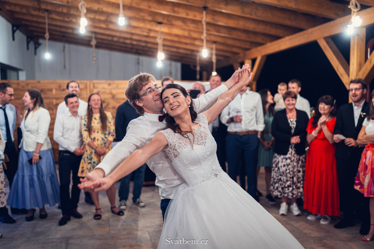 Svatební hry: 33 her, které na svatbě nesmí chybět