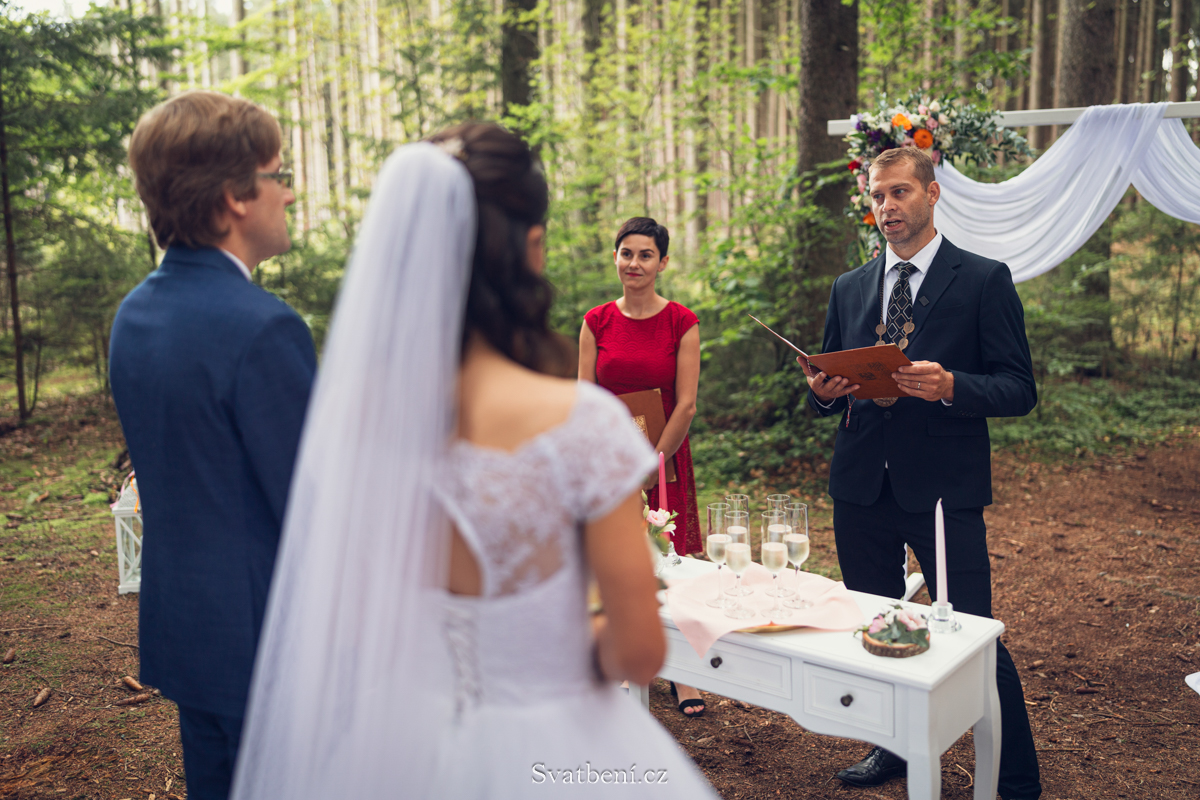 Volno na svatbu: máte na něj nárok vy či někdo z rodiny?